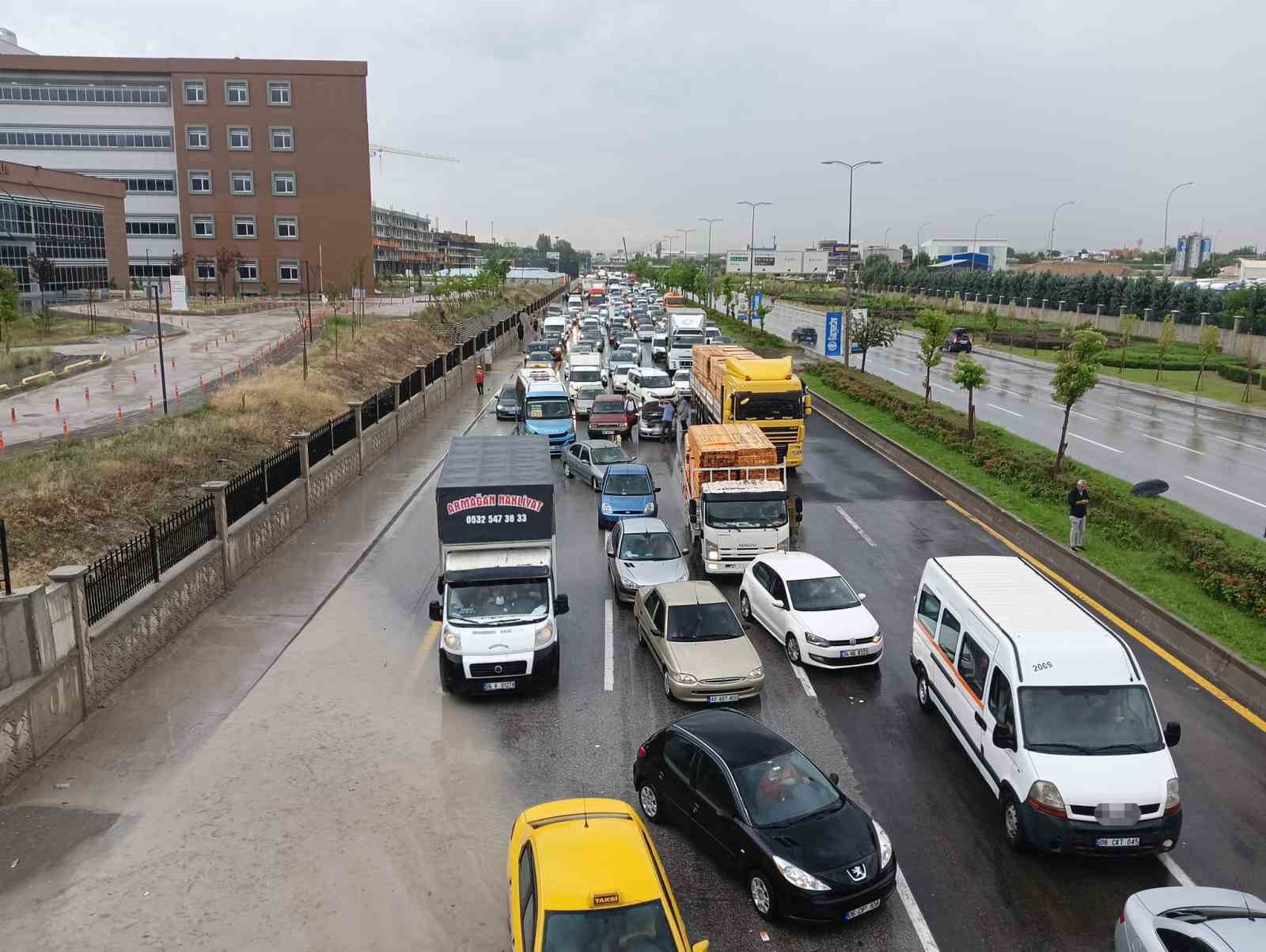 Ankara'da Şiddetli Yağış Su Baskınlarına Yol Açtı