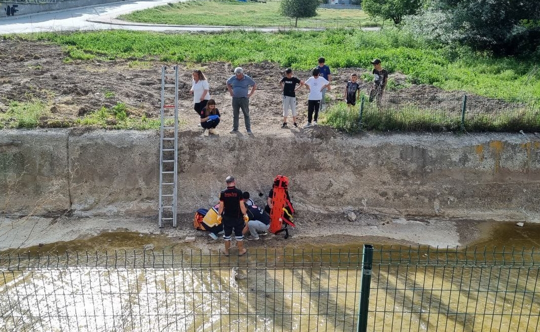 Çorum'da Dereye Düşen Çocuk İtfaiye ve Sağlık Ekiplerince Kurtarıldı