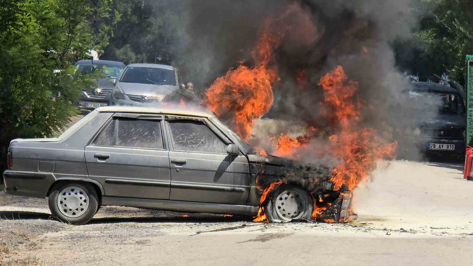 Karabük’te Otomobil Yangına Dönüştü