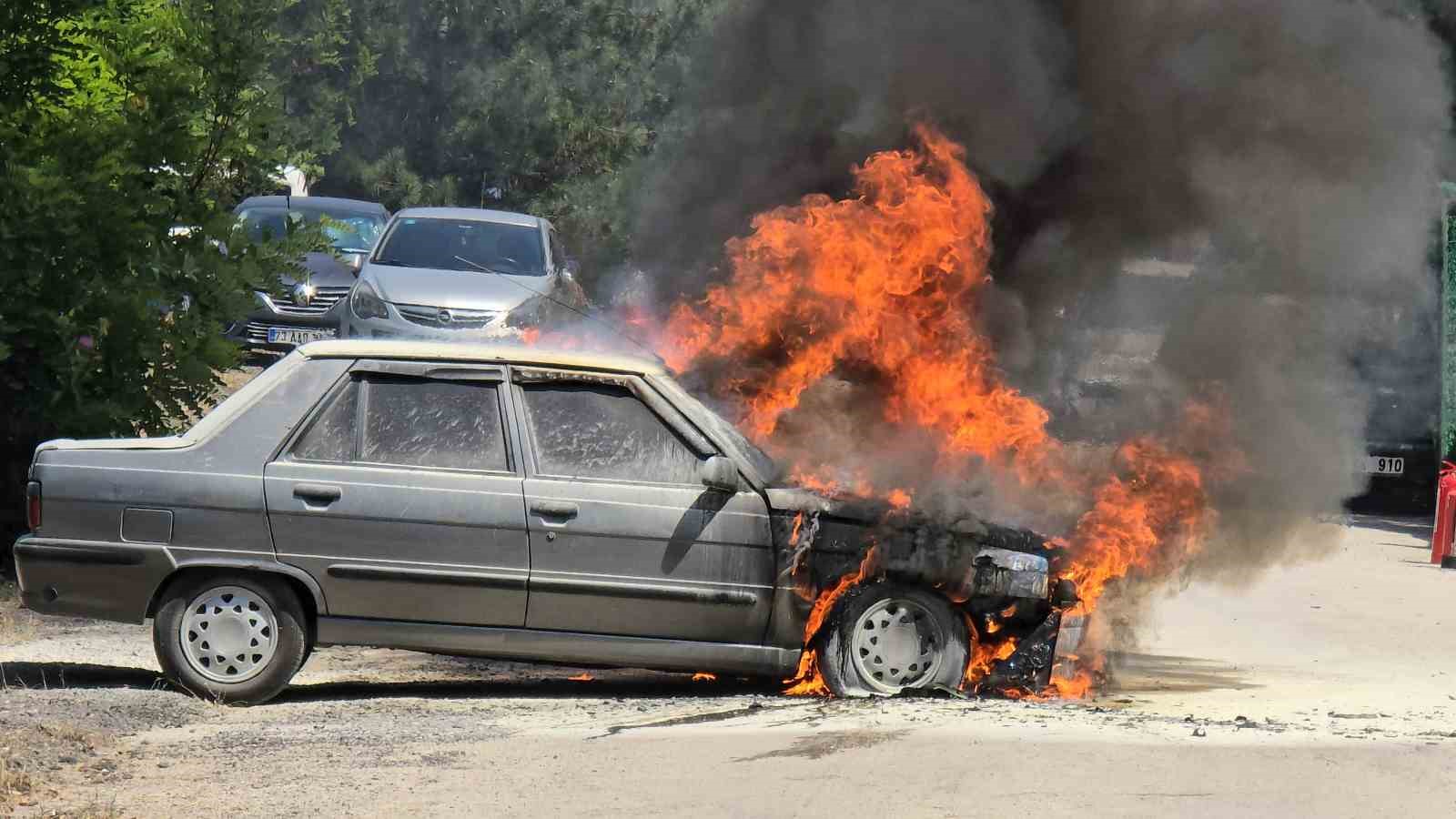 Karabük’te Otomobil Yangına Dönüştü