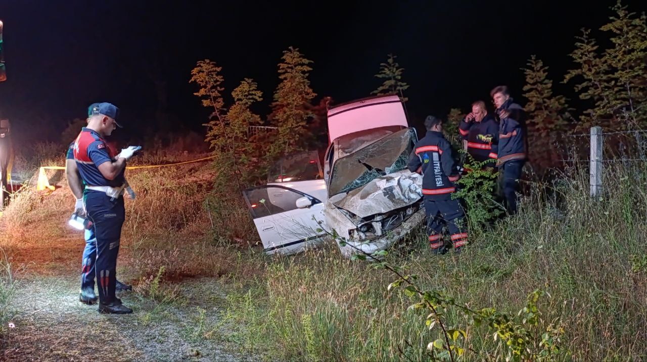 Otomobil Kazasında 1 Kişi Hayatını Kaybetti, 1 Kişi Yaralandı