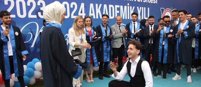 Zonguldak Bülent Ecevit Üniversitesi Mezuniyet Töreni Evlilik Teklifiyle Taçlandı